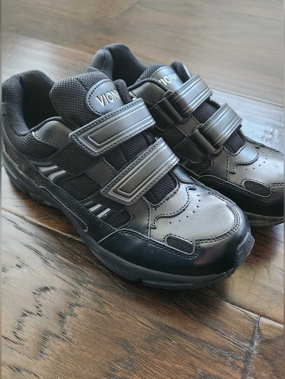 Vionic Tabi Women's Black Leather Double Strap Walking Sneakers, size 8.5.
